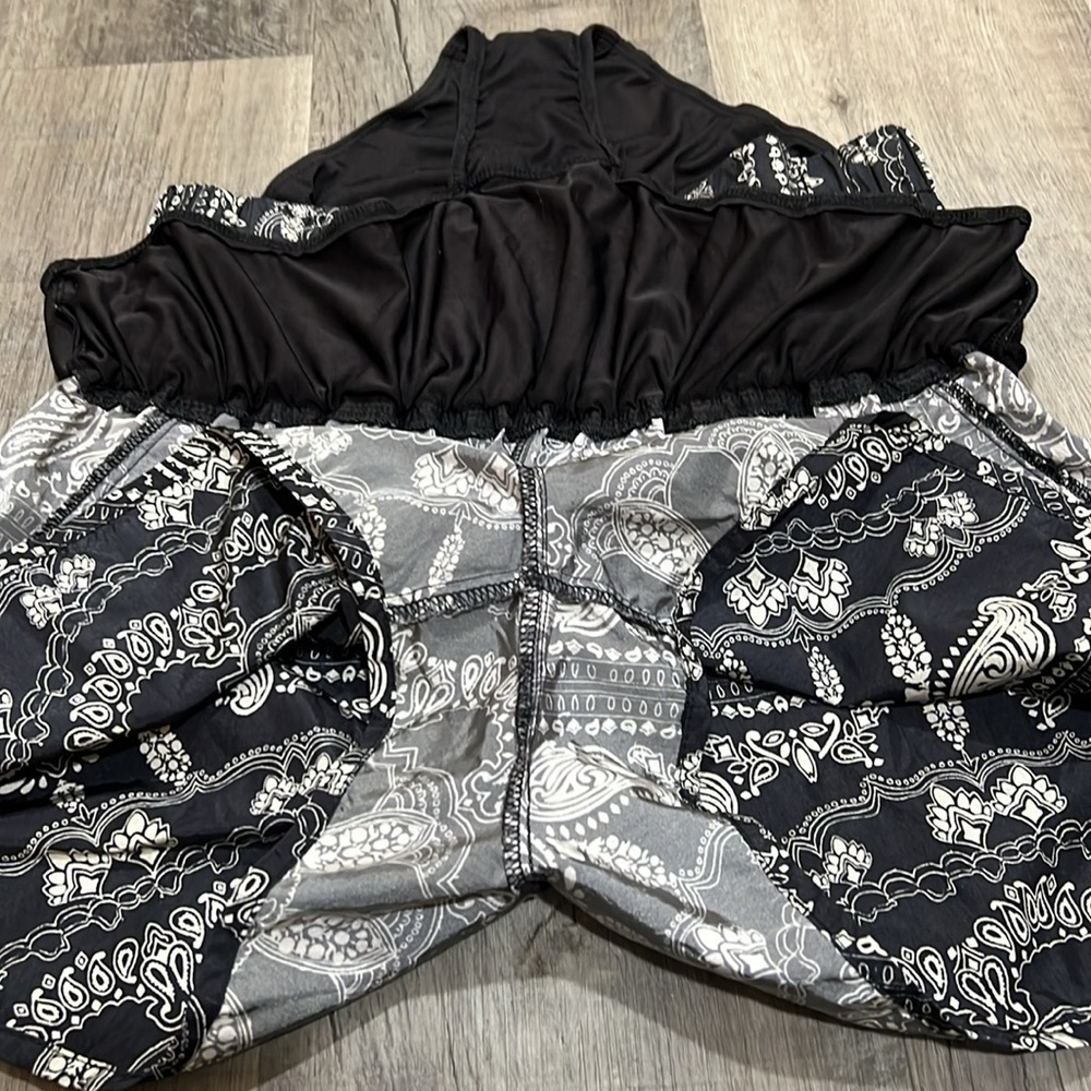 🛍️BOGO FREE FP Movement The Way Home Bandana Print Shorts size Small - Picture 6 of 8